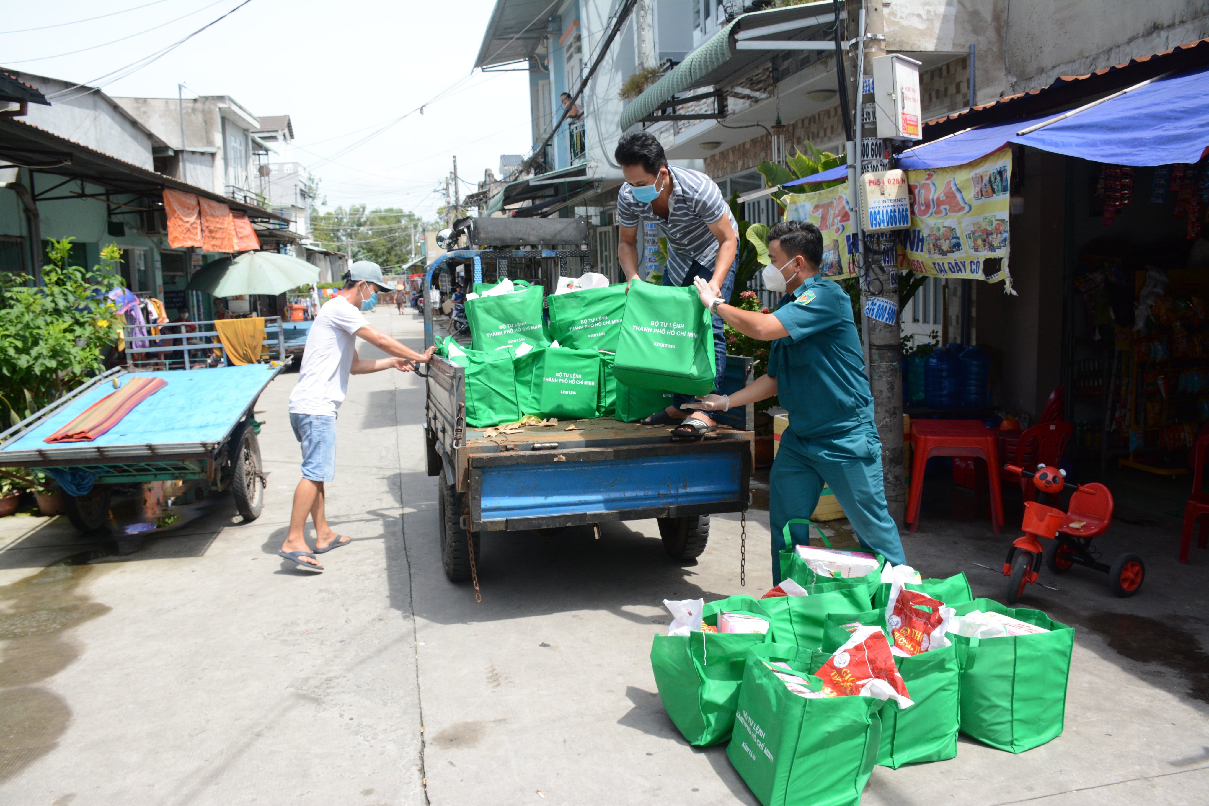 Mô hình “Dân quân phụ trách hộ gia đình” tại các điểm nóng phòng, chống dịch                        